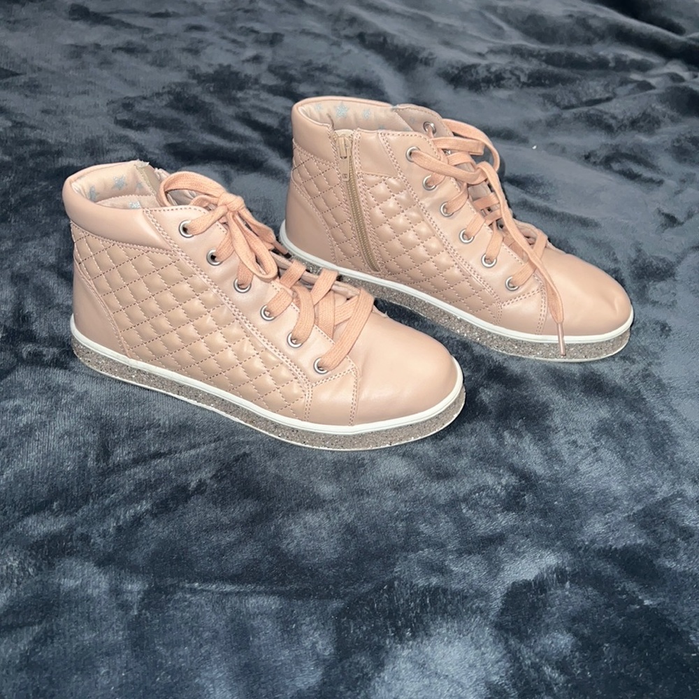 pink shoes